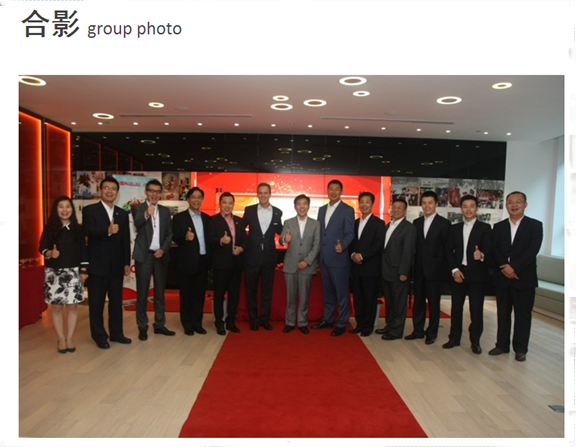 合影.png