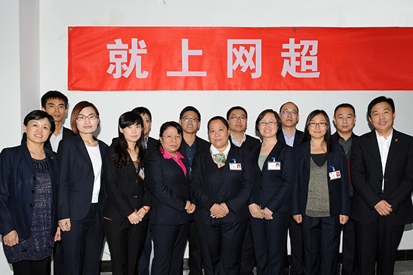 集團董事長、副總與公司各部門領導合影1.jpg